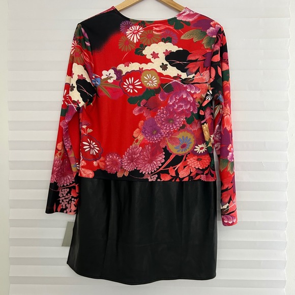 Natori Womens Floral Print Mixed Media Faux Leather Tunic Top Black Red Size M - Picture 2 of 9